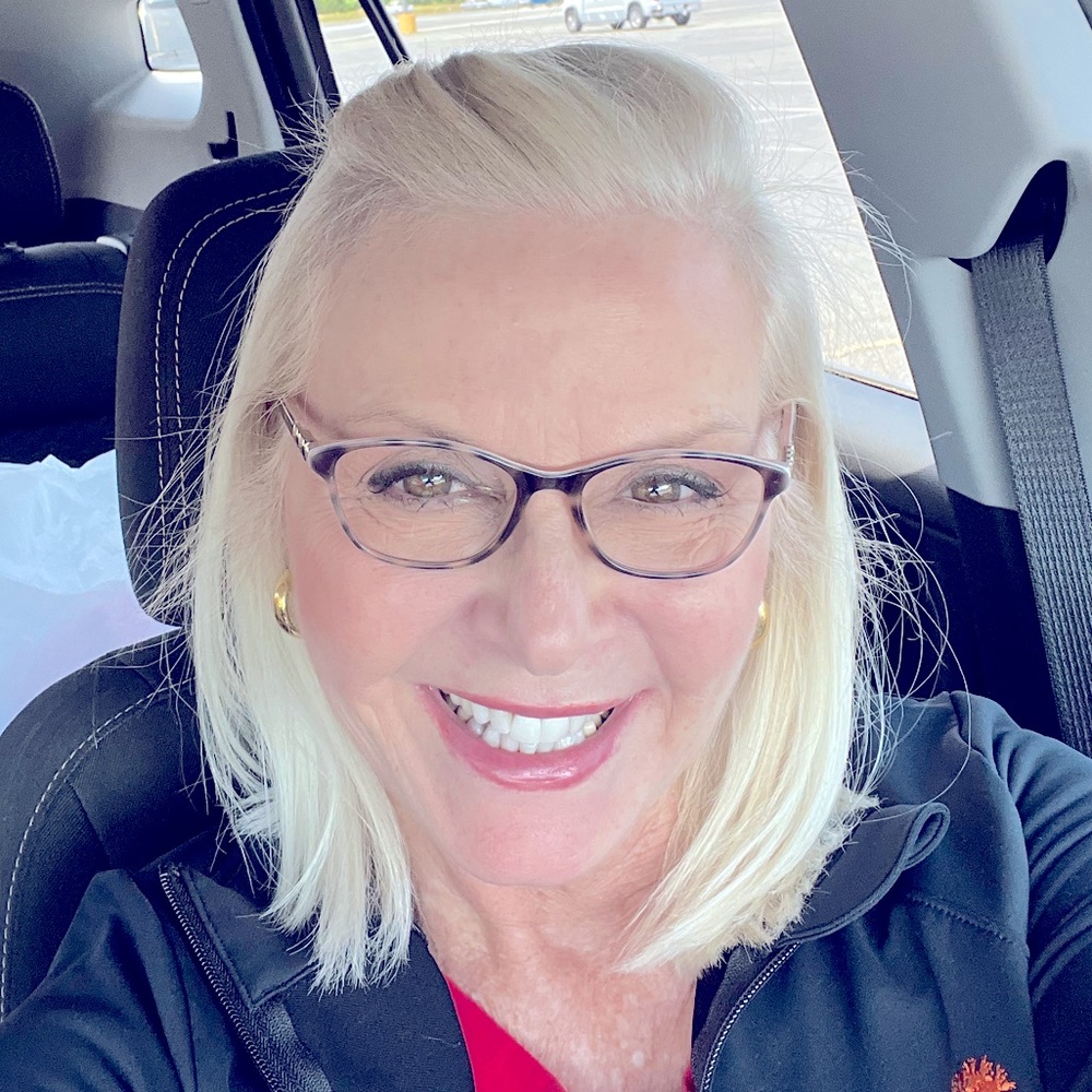 Meet your Posher, Cynthia